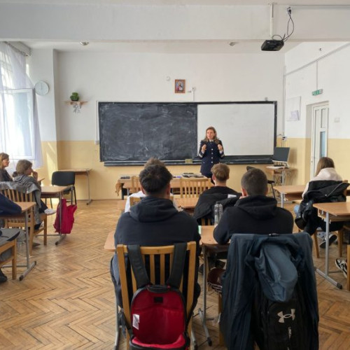 Poliția din Maramureș promovează nonviolența în școli de Ziua Internațională a Nonviolenței