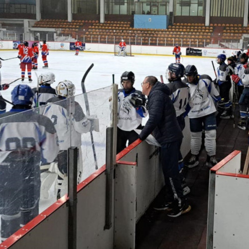 Sportivi gălățeni premiați și juniorii de hochei în două meciuri importante la final de săptămână