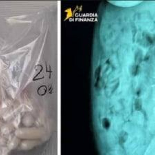O româncă arestată în Italia pentru trafic de heroină ascunsă în stomac