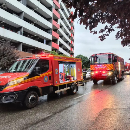 Incendiu cu degajări mari de fum într-un bloc de pe strada Bună Ziua din Cluj