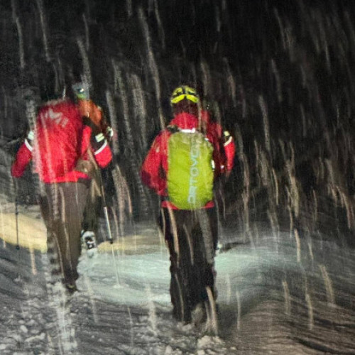 Doi turiști blocați în Munții Bucegi, iar cinci persoane înzăpezite în Parâng