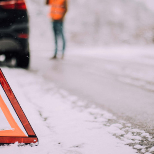 Șoferii din România trebuie să echipeze mașinile cu anvelope de iarnă și accesorii obligatorii