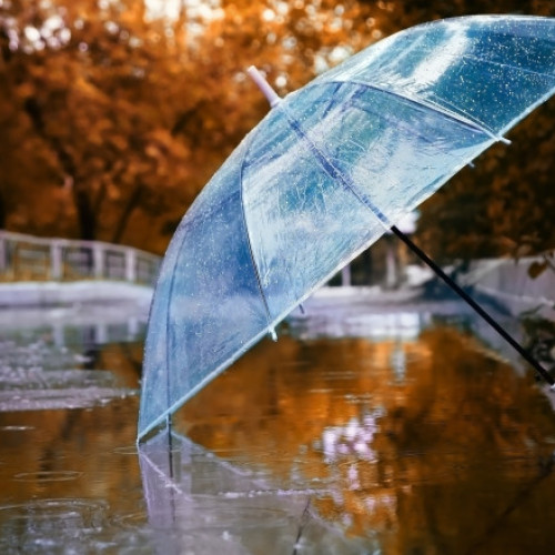 Vremea se încălzește abia săptămâna viitoare, cu ploi ușoare și alternanțe termice