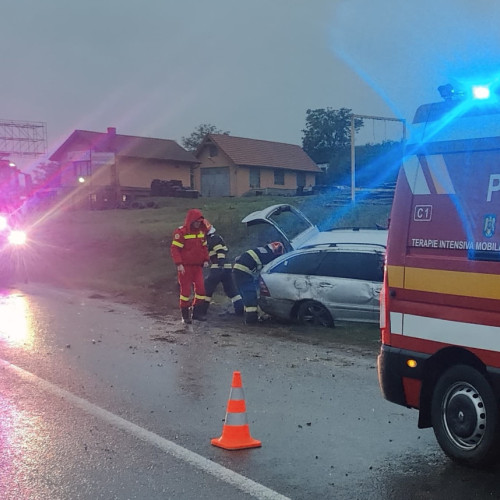 Două persoane rănite într-un accident pe DN1, la Sântimbru