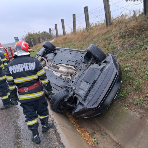 Doi copii răniți după răsturnarea unei mașini la ieșirea din Huși