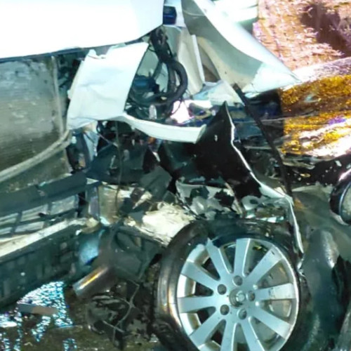 Opt persoane rănite după coliziunea unui microbuz cu un autoturism în Câmpia Turzii