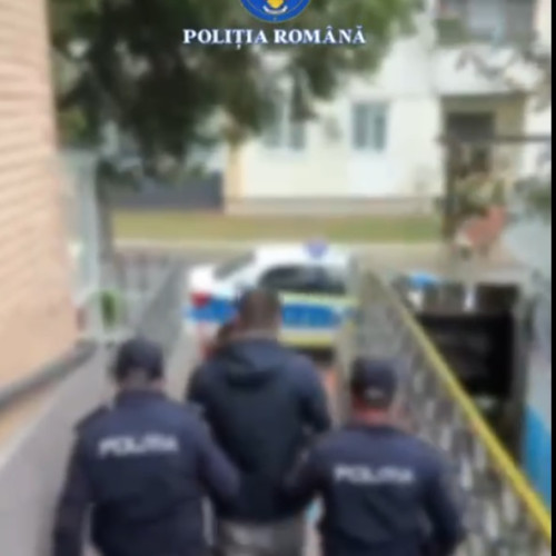 Bărbat din Roman prins ascuns în apartament, deși avea ordin de protecție