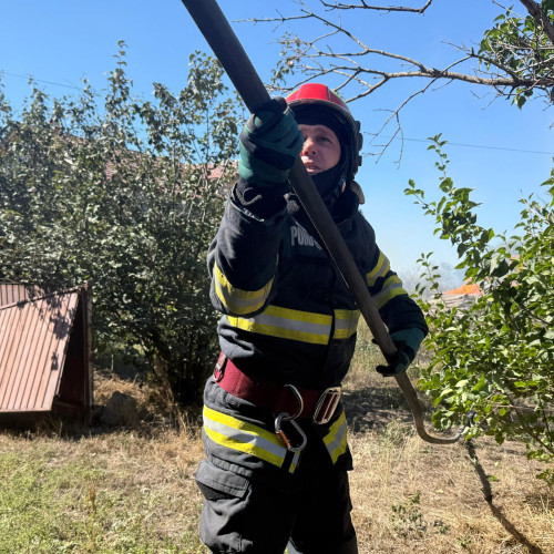 Incendiu la o magazie din Medgidia, intervenție a pompierilor în curs