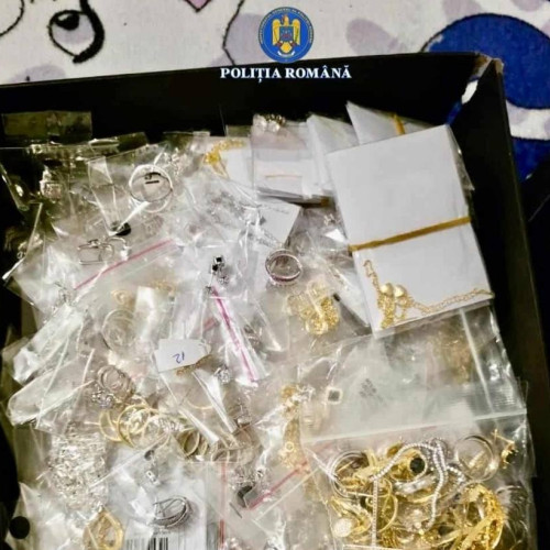 Percheziții în Dâmbovița și Prahova pentru vânzarea ilegală a parfumurilor contrafăcute