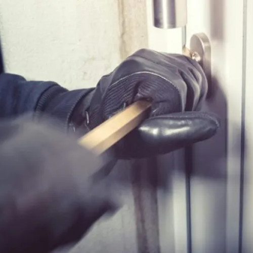 Arest preventiv pentru 30 de zile în cazul unui furt dintr-o locuință din Cluj-Napoca