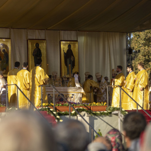 Pelerinajul de Sfânta Parascheva începe la Iași cu procesiune și moaște din Grecia