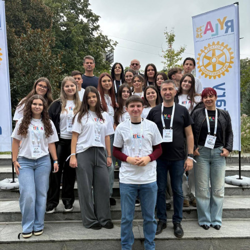 Tinerii din Târgoviște participă la prima ediție a taberei Rotary Youth Leadership Awards la Slatina