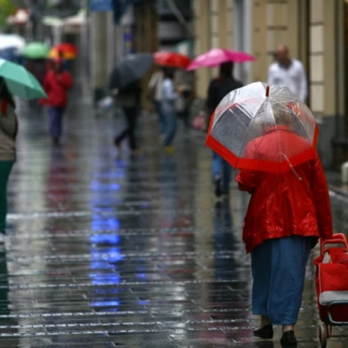 Ploile revin și temperaturile scad în jumătatea estică a țării în această săptămână