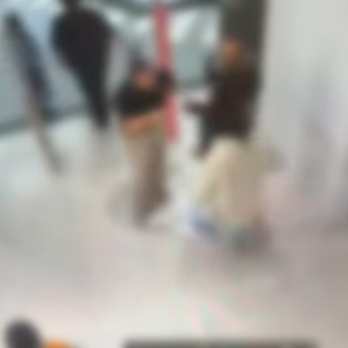 Femei reținute după un furt urmat de agresiune într-un magazin din București