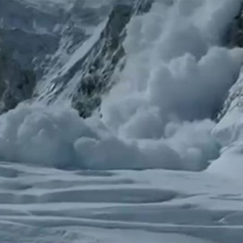 Ploile abundente din Nepal și India au provocat peste 60 de decese și blocaje pe Everest