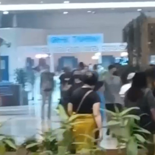 Două femei reținute după ce au furat haine și au agresat angajate în Sector 2