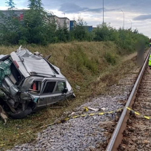 Un bărbat încarcerat după ce un tren a lovit un autoturism la Șcheia
