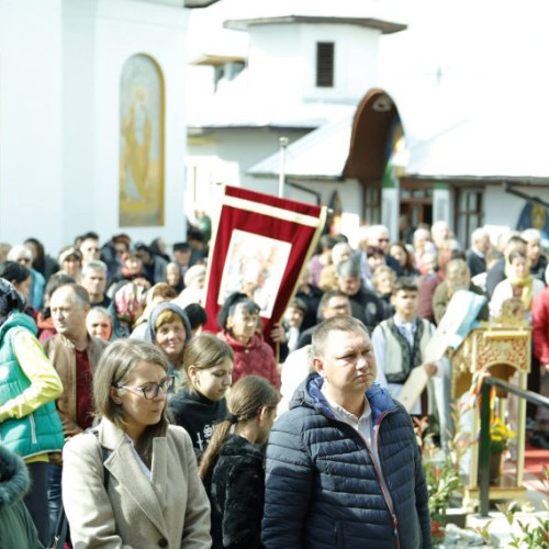 Mitropolitul Olteniei a sfințit praznicarul bisericii din Turburea