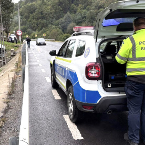 Trei persoane rănite într-un accident pe DN 76 în apropiere de Săliştioara
