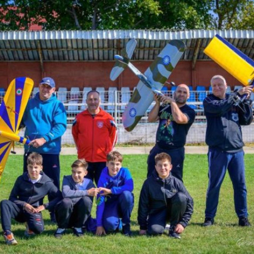 Elevi din Vrancea au obținut premii la Cupa României la Aeromodelism în Mizil