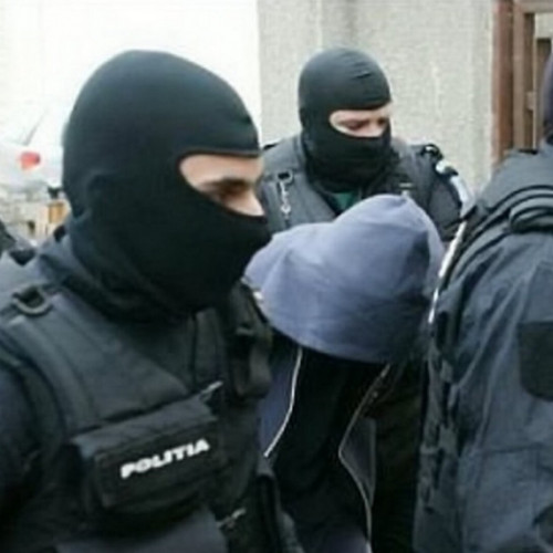 Patru persoane cu mandate de arestare aduse în țară din Germania, Polonia și Danemarca