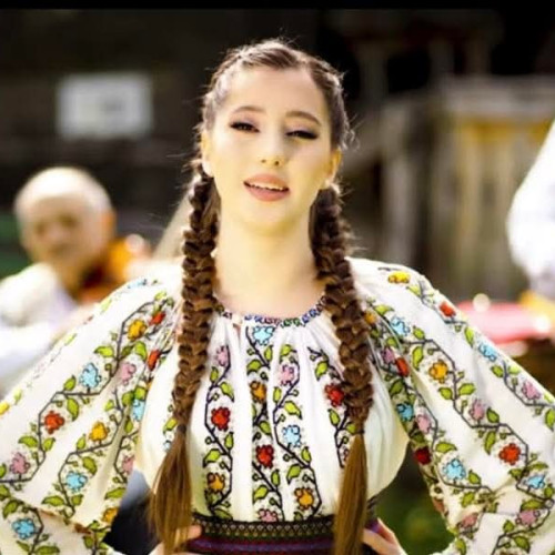 Daria Elena Cojocaru a câștigat premiul special la festivalul folcloric din Câmpeni