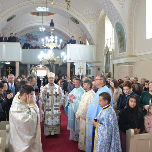 Preasfințitul Vasile Bizău a oficiat Sfânta Liturghie la biserica din Livada