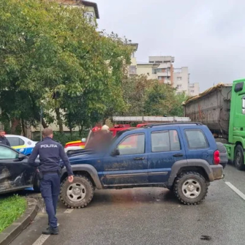Accident rutier în Dej: o femeie transportată la spital după coliziunea a două mașini