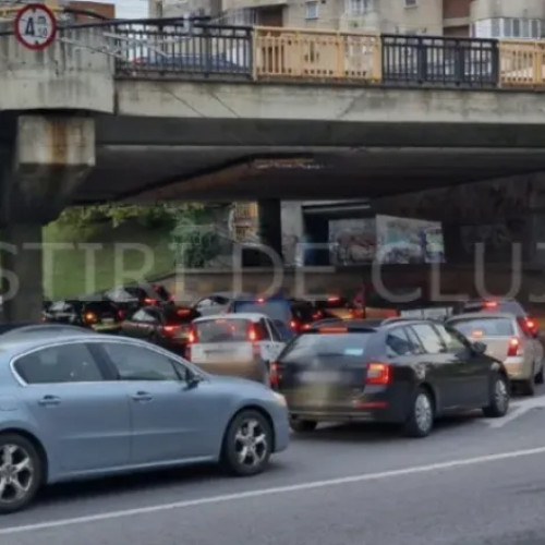 Intersecția Fabricii cu București din Cluj-Napoca, blocată zilnic de cinci ani