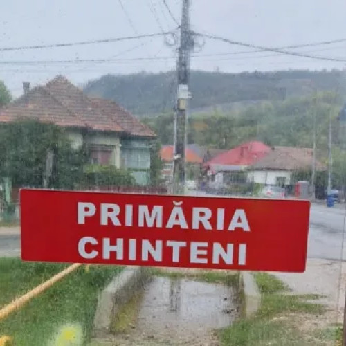 Primăria Chinteni solicită identificarea autorului graffiti-ului de pe stația de autobuz