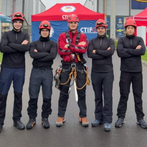 Pompierii din Alba participă la competiția de salvare la înălțime din Brașov