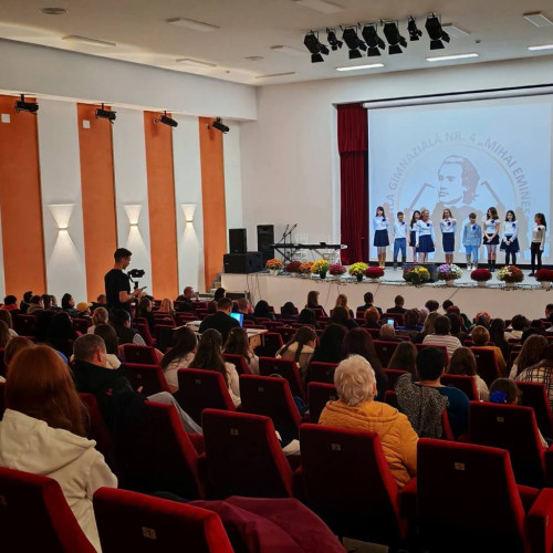Moreni: spectacol dedicat lui Eminescu și aniversării educației preșcolare