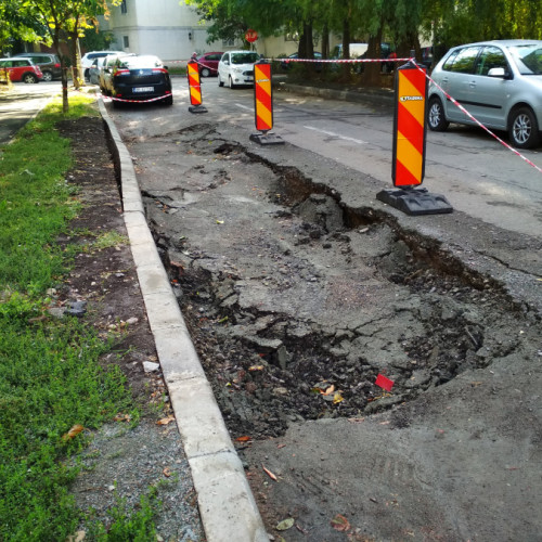 Surparea de pe strada Alba Iulia din Galați intervine într-un șantier în desfășurare