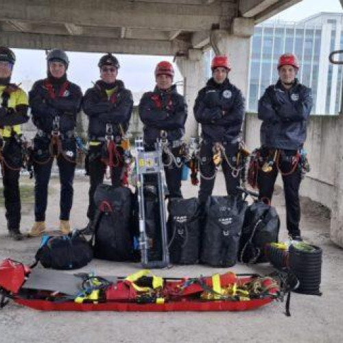 O echipă de pompieri botoșăneni participă la competiția națională de salvare la înălțime HERO România 2025