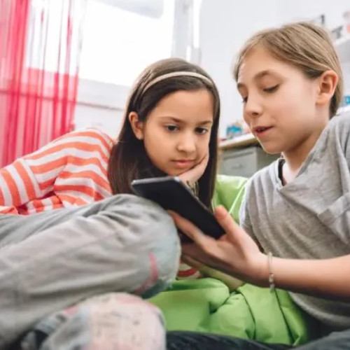 Senatul adoptă Legea Majoratului Digital pentru protecția copiilor în online