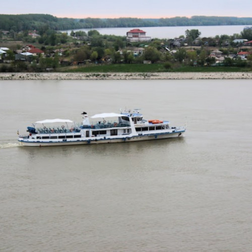 Nava Mircești reintră în reparații după perioada de transport pe Dunăre