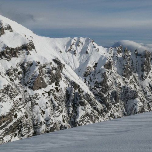 Risc moderat de avalanșe în Bucegi și Făgăraș după primele ninsori din sezon