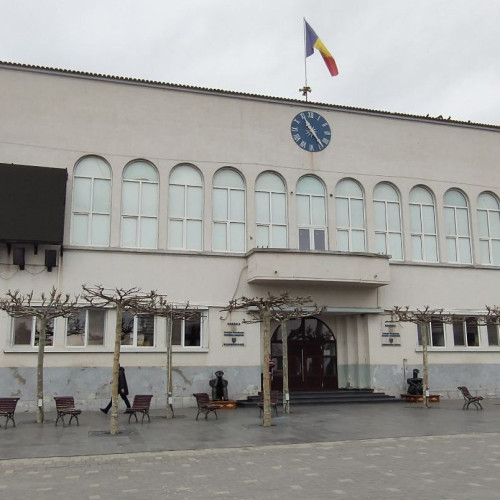 Primăria Cernavodă a contractat dirigenția de șantier pentru panouri solare la bazinul semiolimpic