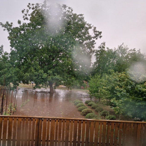 Cod roșu de vreme severă extins în mai multe județe din sud-estul țării