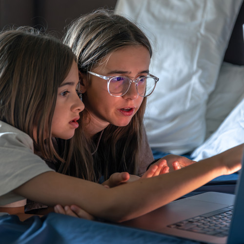 Senatul adoptă Legea Majoratului Digital pentru protecția copiilor online