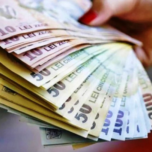 O femeie a predat o sumă de bani găsită într-un magazin din Focșani