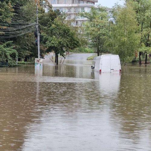 Cod roșu de ploi torențiale în sud-estul țării până joi, anunță ANM