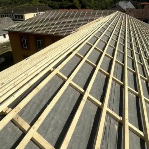 Acoperișul școlii din Vultureni, reabilitat cu sprijinul Consiliului Județean Cluj