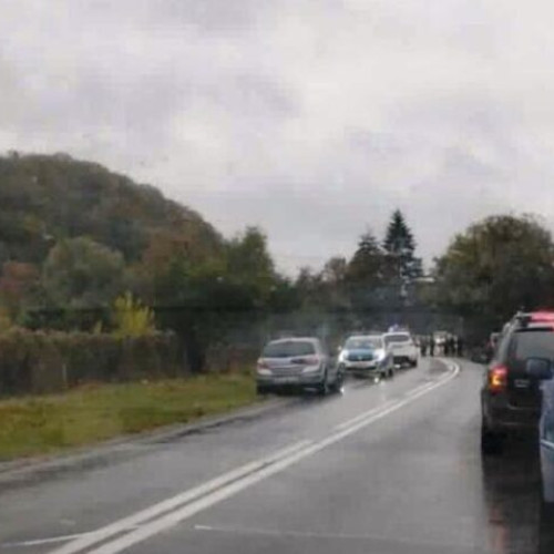 Accident pe drumul național 2L după ce un autoturism a lovit un copac