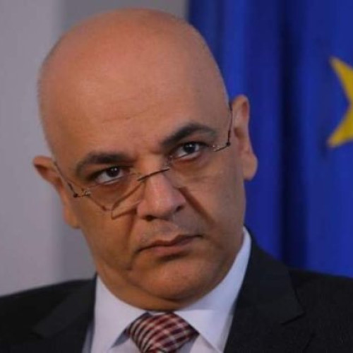 Raed Arafat avertizează populația să evite deplasările în cod roșu de ploi