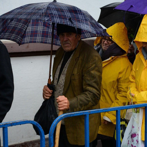 Preot din Botoșani oferă hrană caldă pelerinilor de la Iași de Sfânta Parascheva