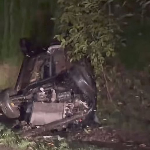 Tânăr de 19 ani a ajuns cu mașina în șanț după o depășire pe DE 85