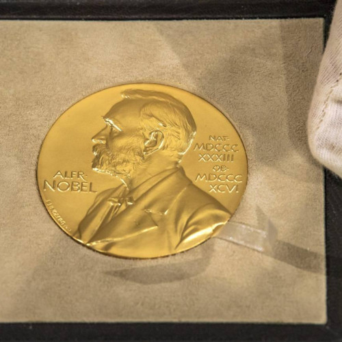 Premiul Nobel pentru Fizică 2025, acordat pentru descoperirea tunelării cuantice macroscopice