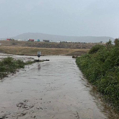 Accesul rutier spre Crucea și Constanța blocat din cauza inundațiilor