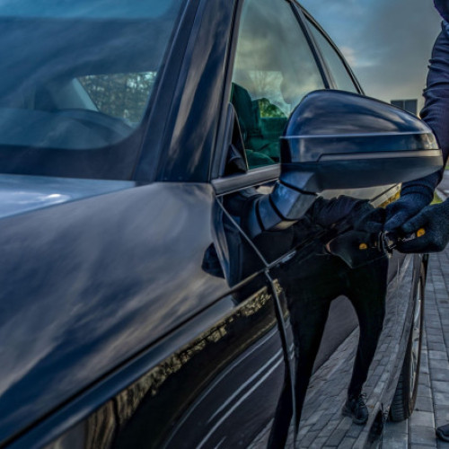 Rețea criminală destructurată în Europa pentru furtul și traficarea mașinilor de lux